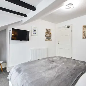 4, Khyber Apartment Whitby