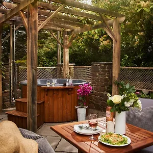 Swifts Return - With Hot Tub, Sauna And Indoor Pool Exeter